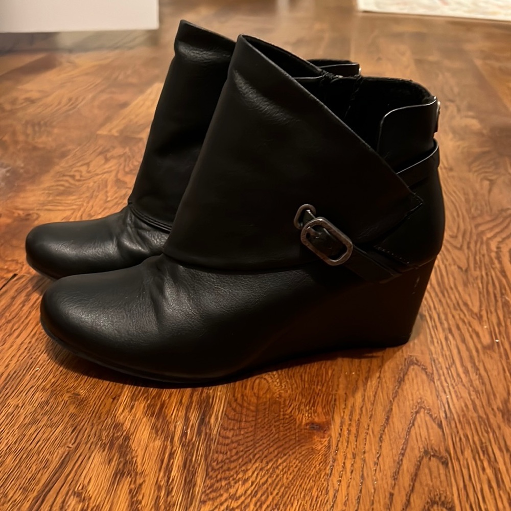 Blowfish Size 7.5 Black Boots